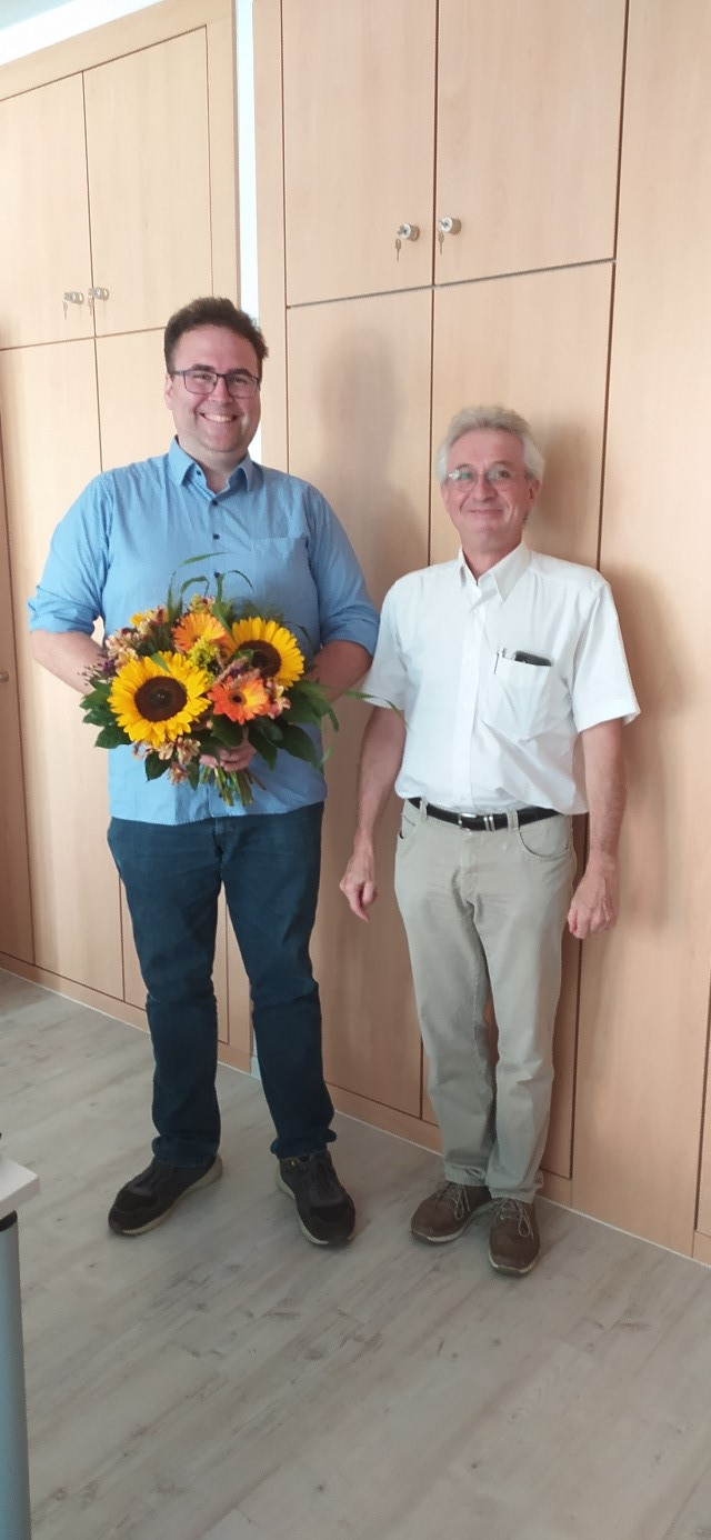 Prof. Dr.-Ing. habil. Dominique Thévenin (Dekan) mit Prof. Dr. rer. nat. Julian Thiele